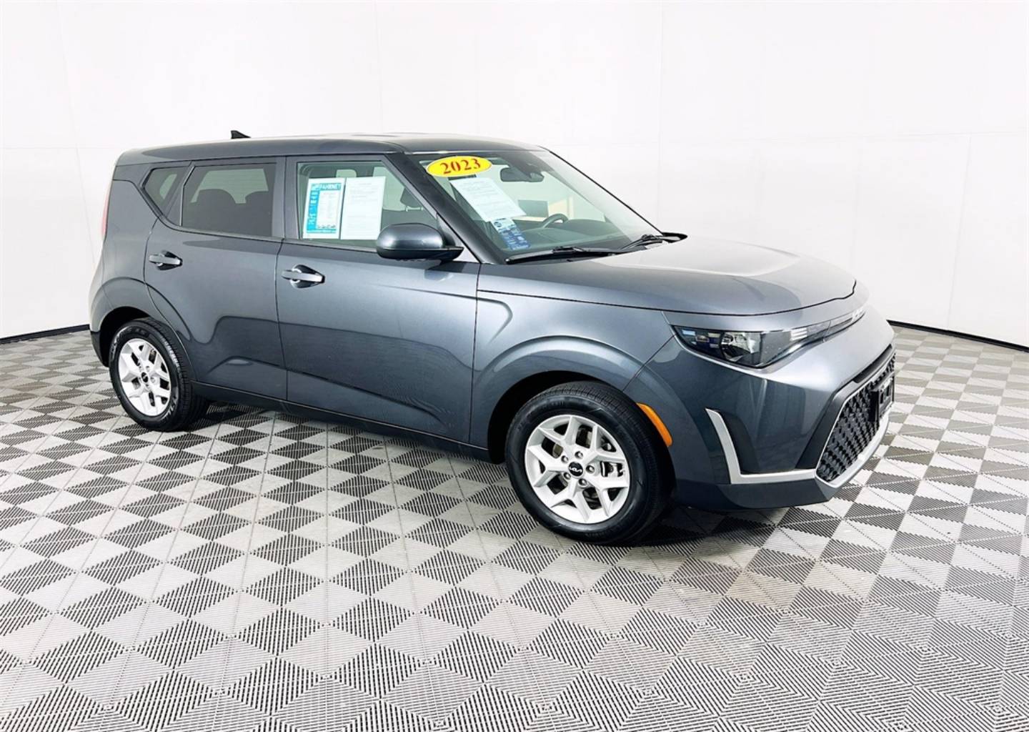 2023 Kia Soul LX's photo