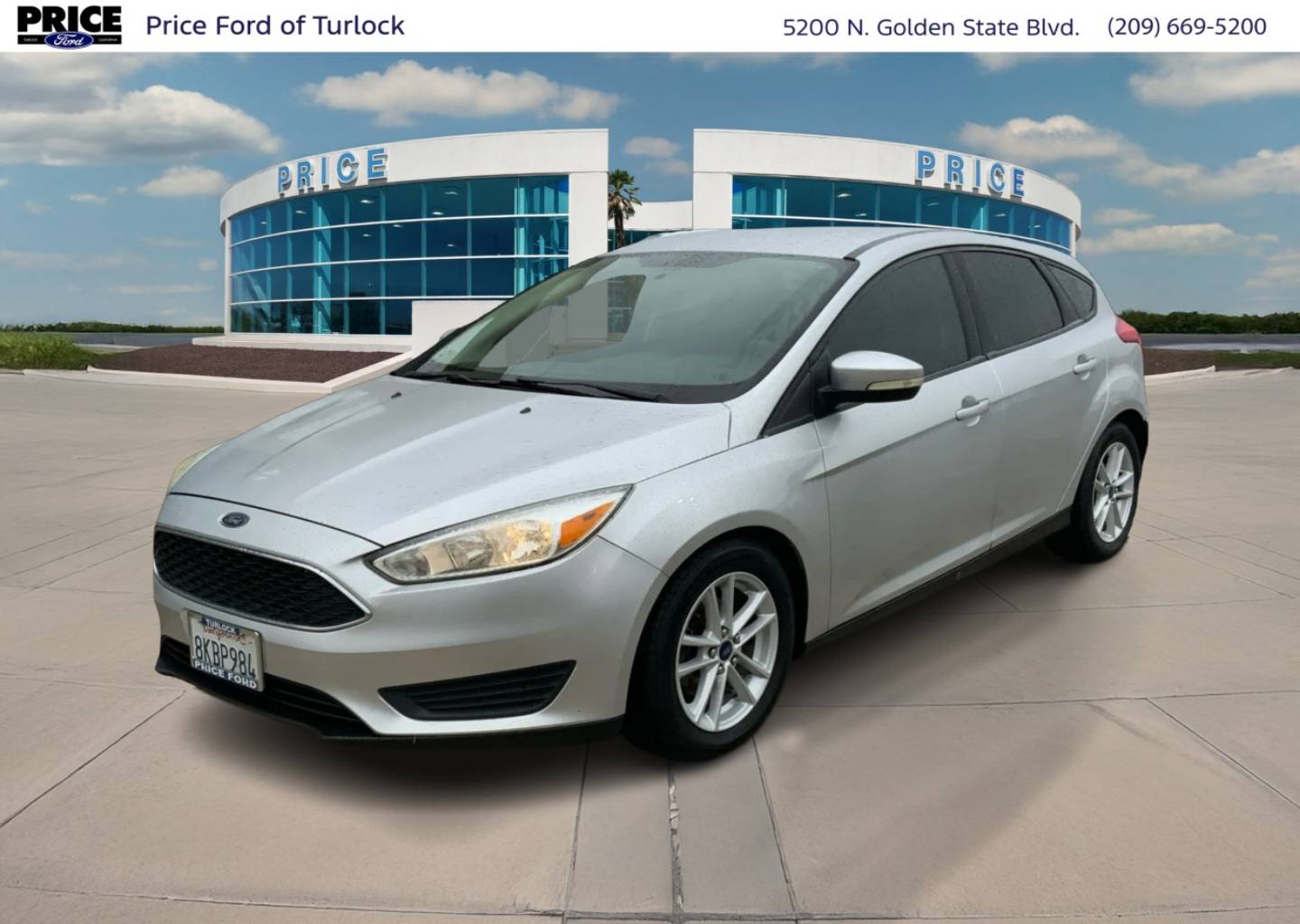 2017 Ford Focus SE's photo