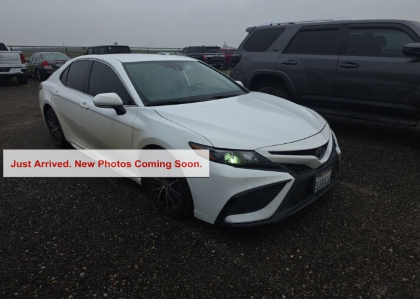 2022 Toyota Camry SE's photo