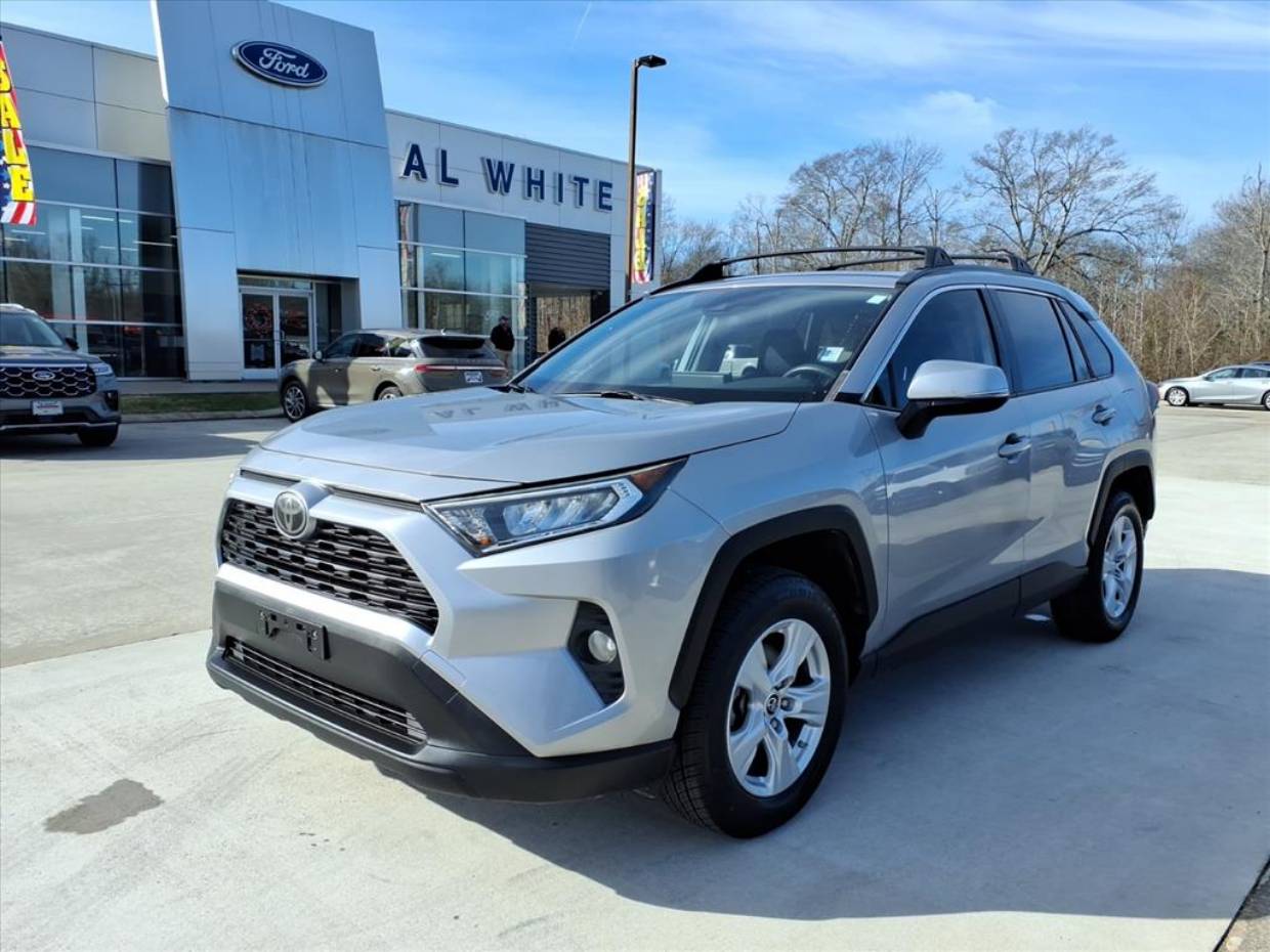 2019 Toyota RAV4 XLE's photo