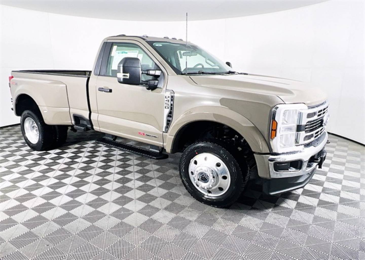 2026 Ford F-450 Super Duty XLT's photo