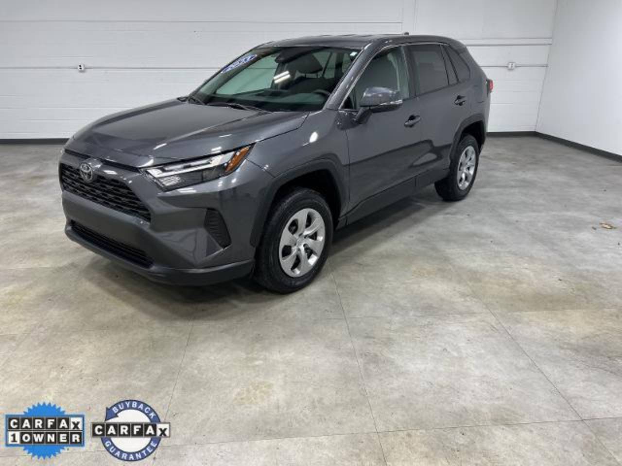 2023 Toyota RAV4 LE's photo