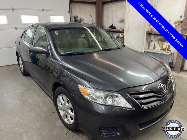 2010 Toyota Camry LE's photo