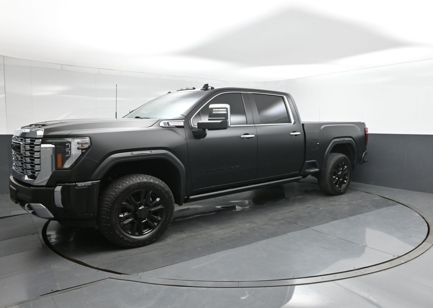 2024 GMC Sierra 2500HD Denali's photo