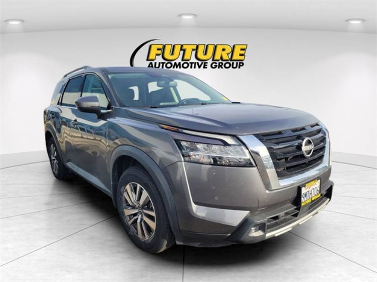 2022 Nissan Pathfinder SL