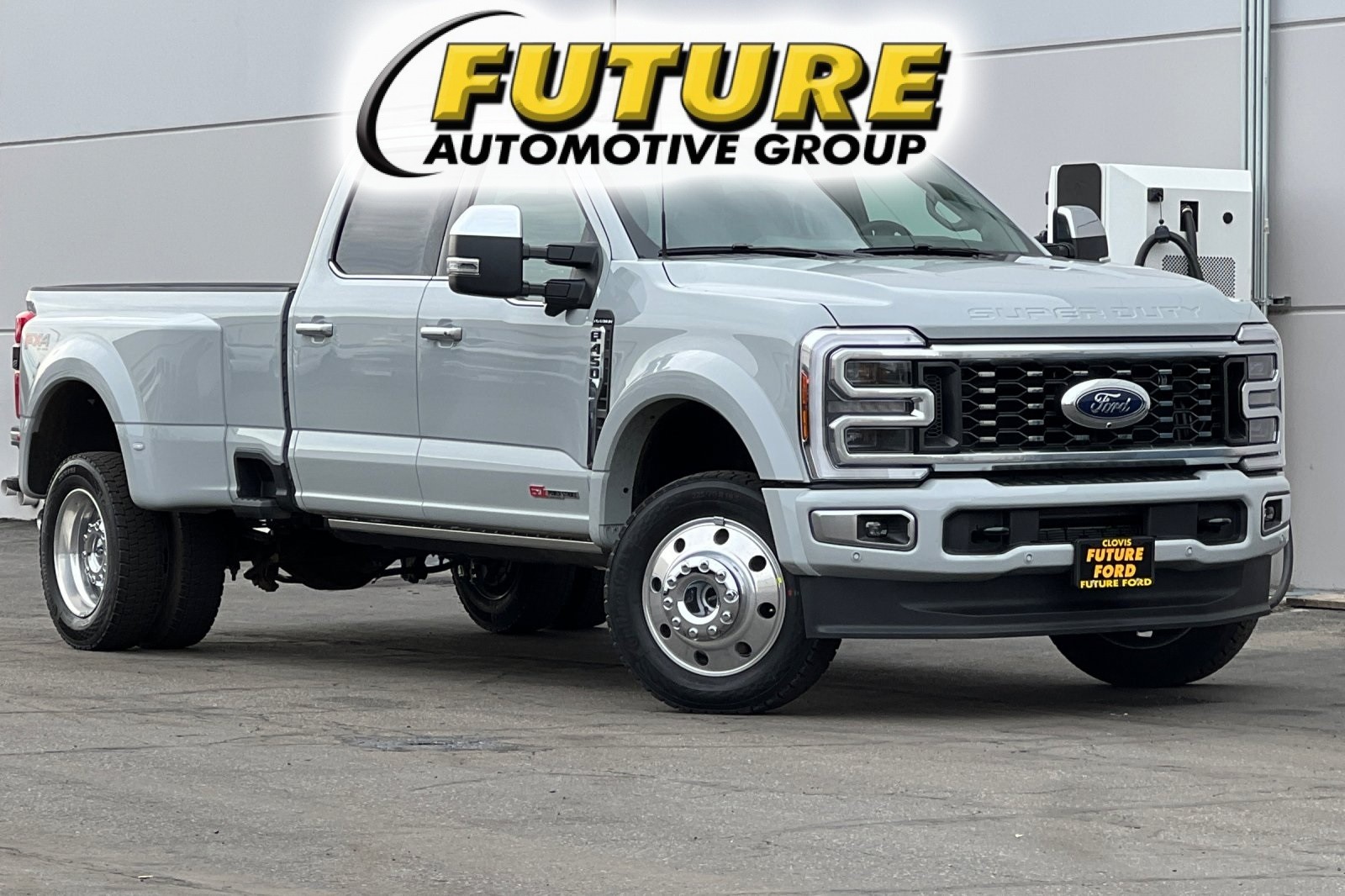 2026 Ford F-450 Super Duty Platinum's photo