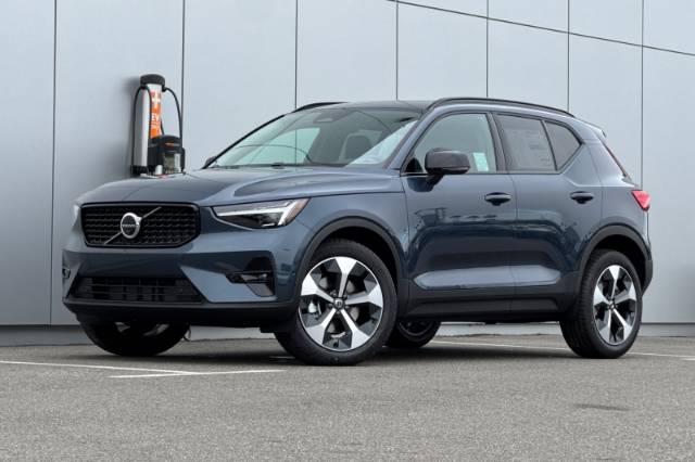 2026 Volvo XC40 B4 Plus
