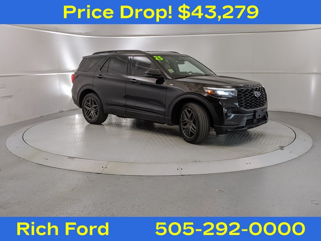 2025 Ford Explorer ST-LINE's photo
