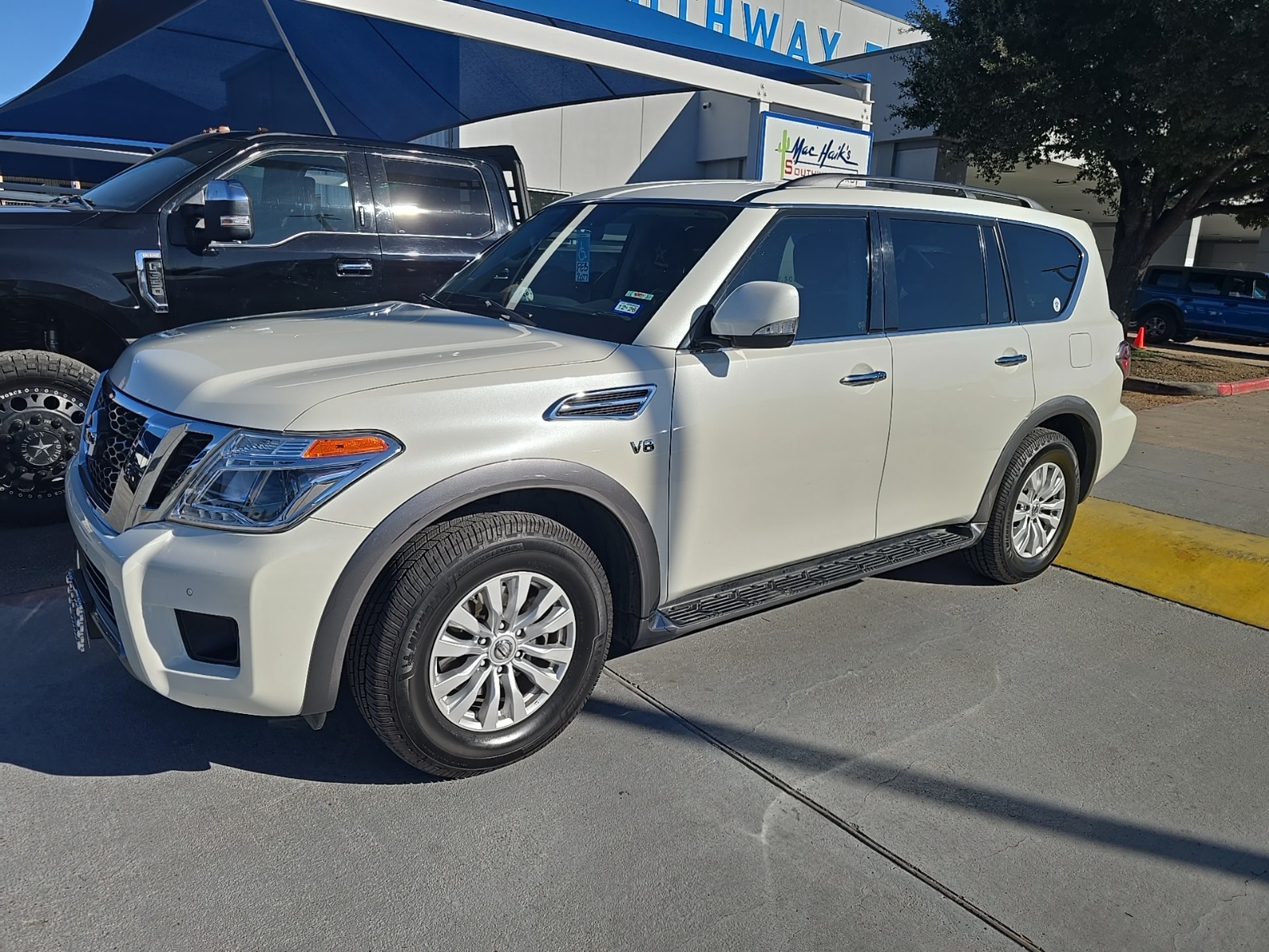 2019 Nissan Armada SV's photo