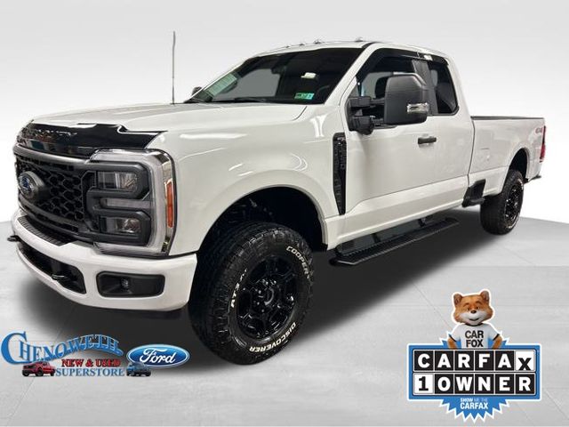 2023 Ford F-350 Super Duty XL's photo