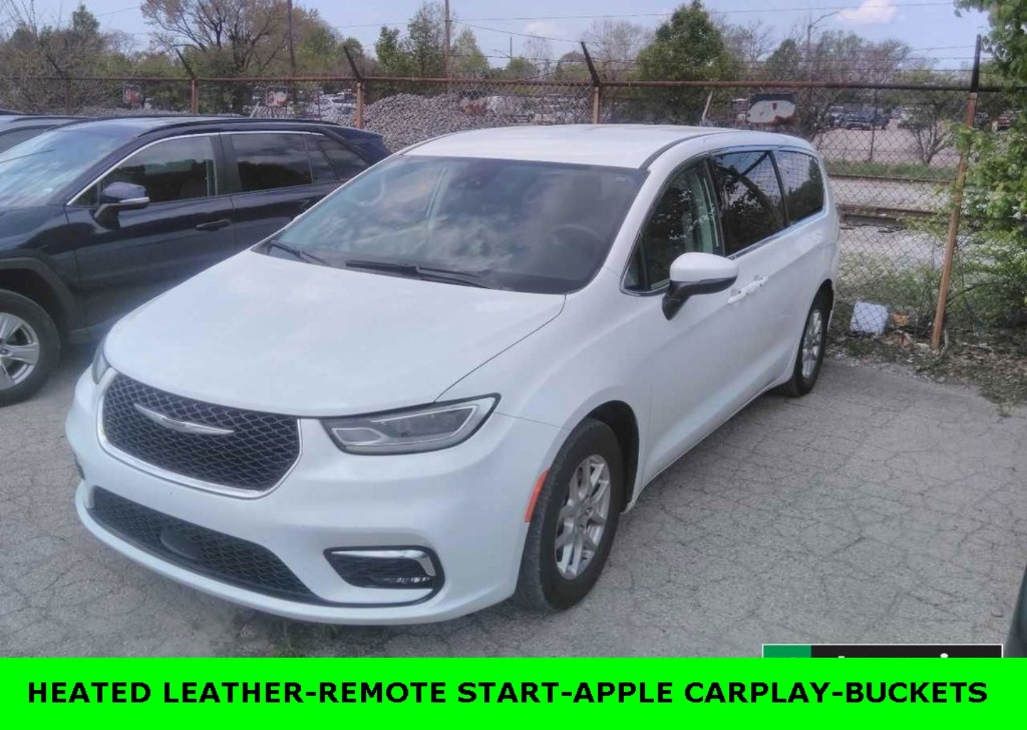 2023 Chrysler Pacifica Touring L's photo