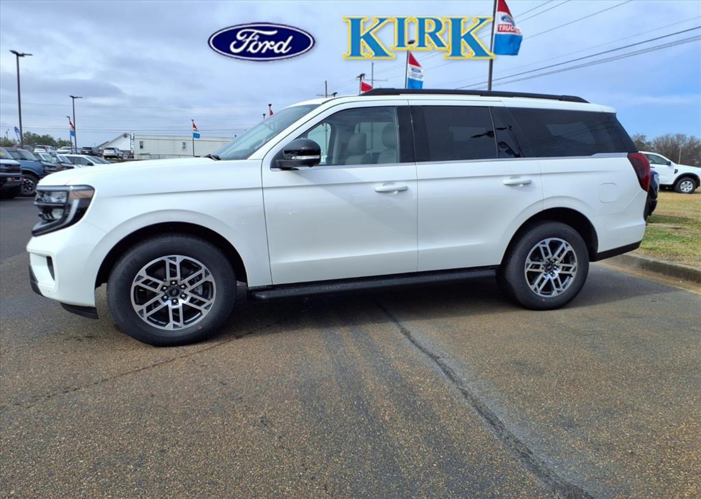 2025 Ford Expedition Active's photo