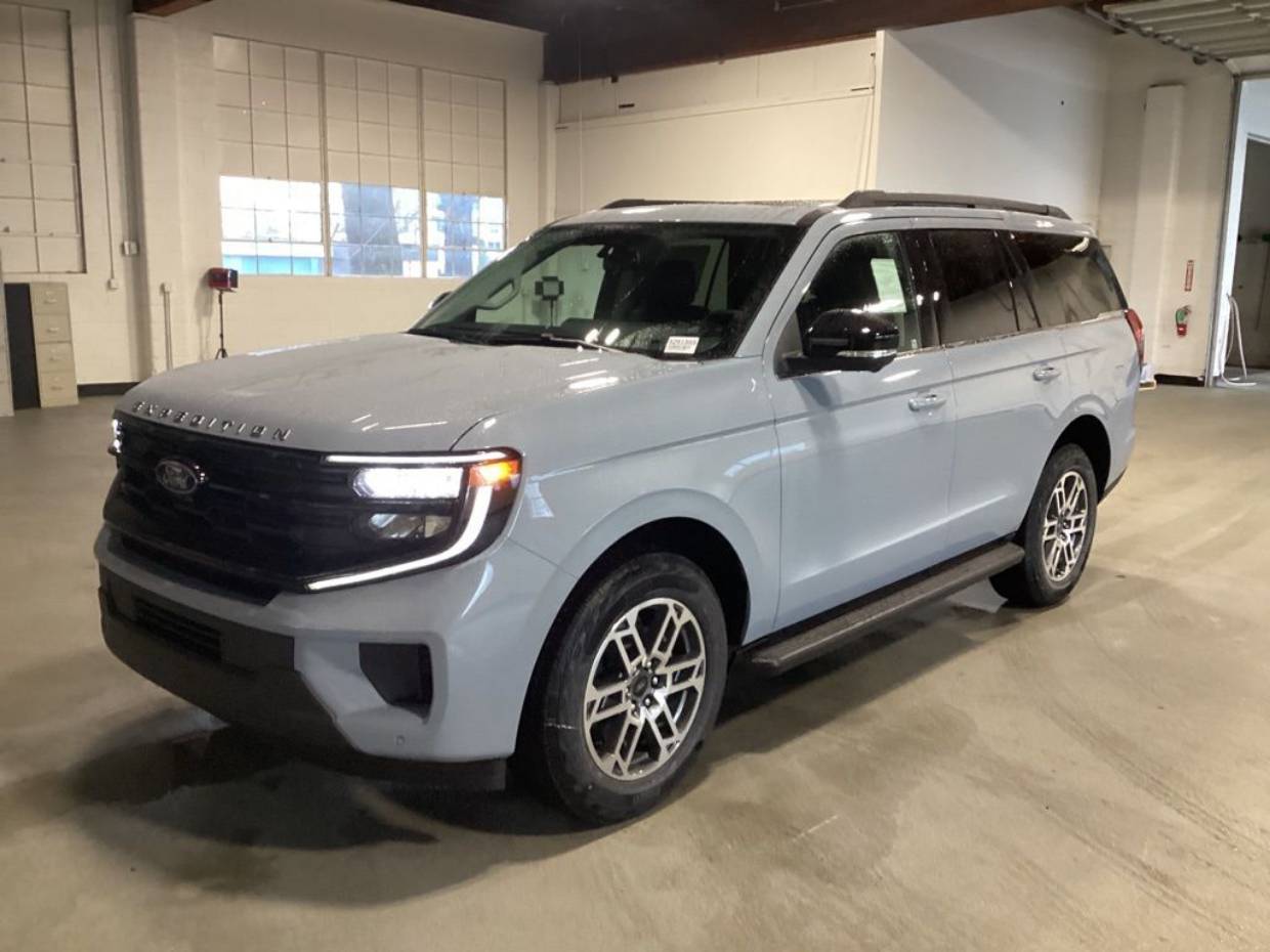 2025 Ford Expedition Active's photo