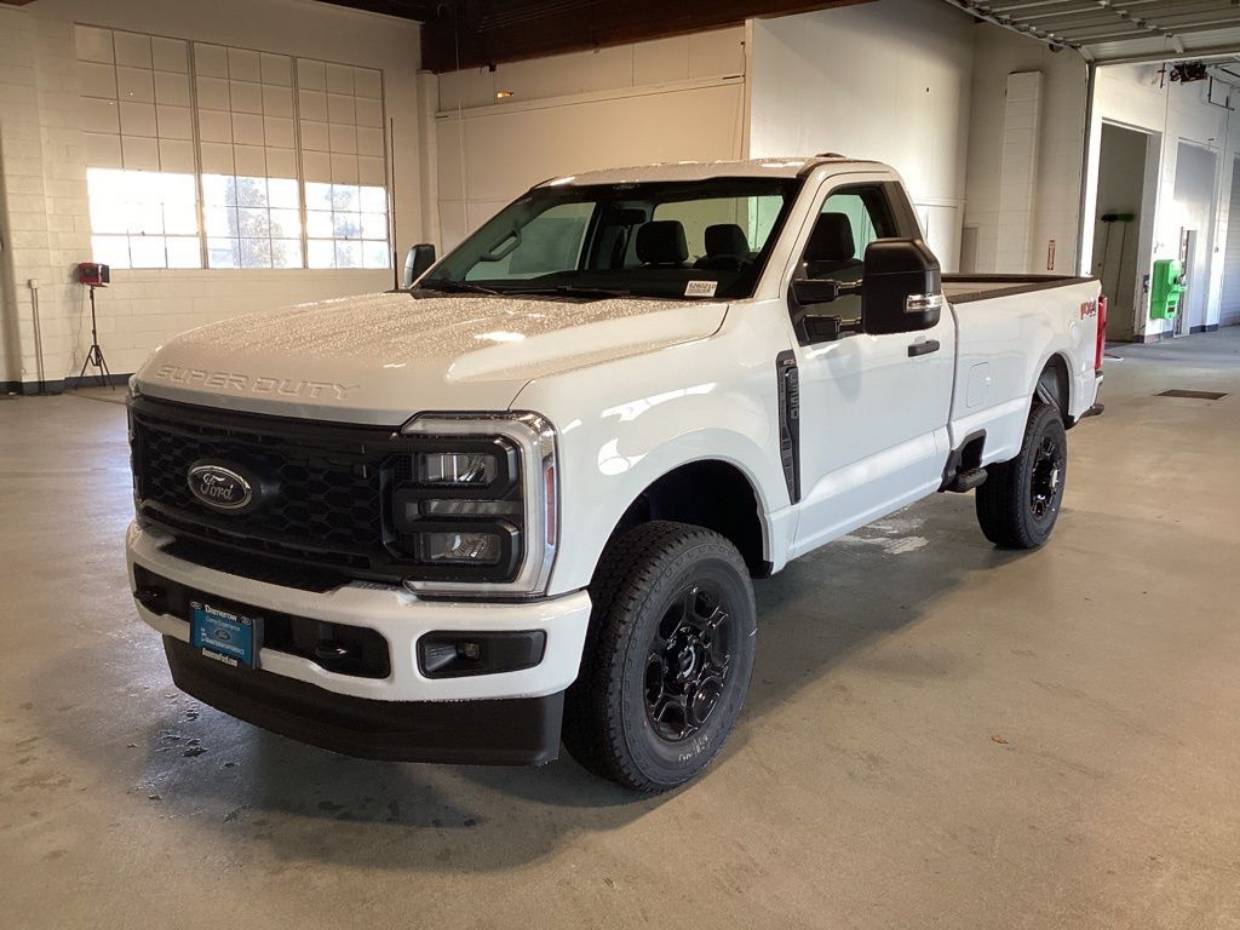 2026 Ford F-350 Super Duty XL's photo