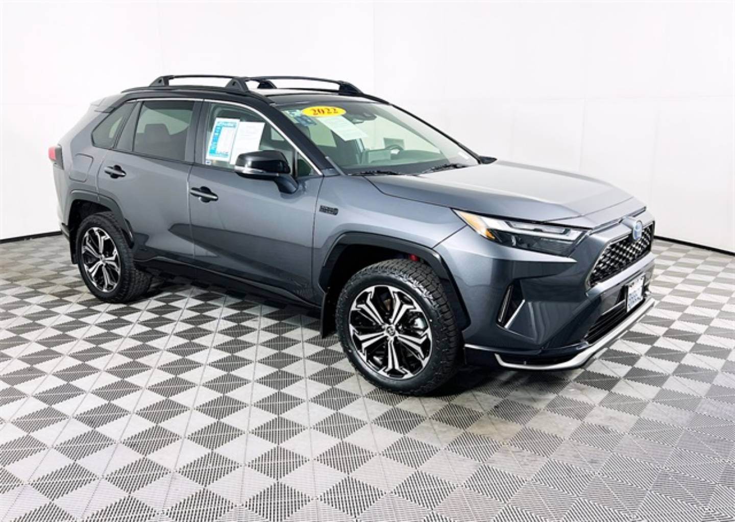 2022 Toyota RAV4 SE's photo