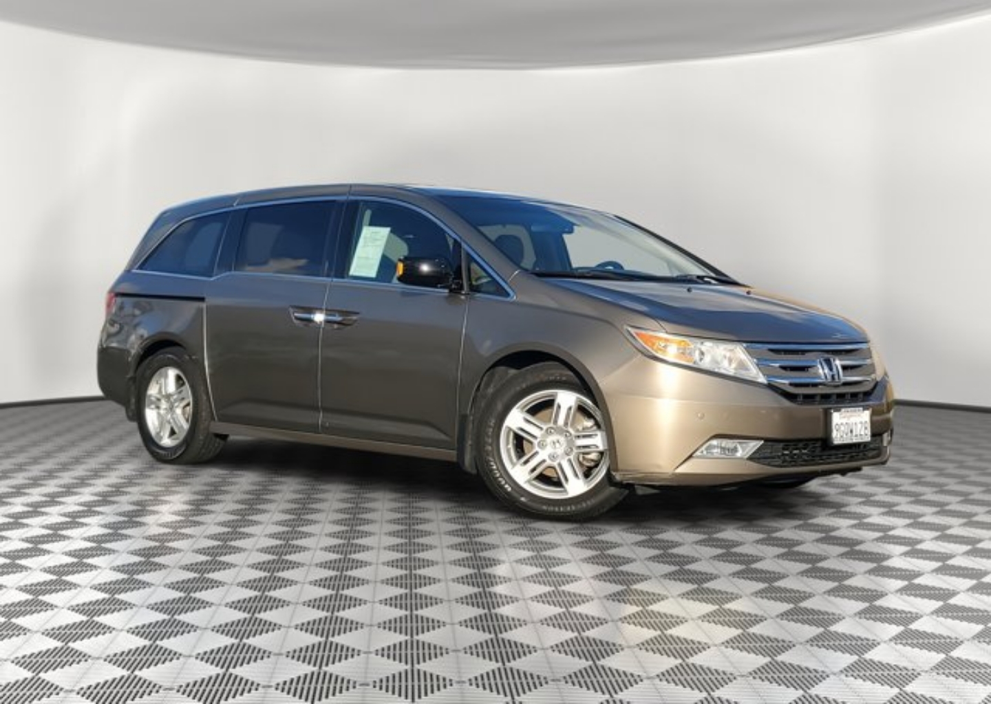 2012 Honda Odyssey Touring's photo