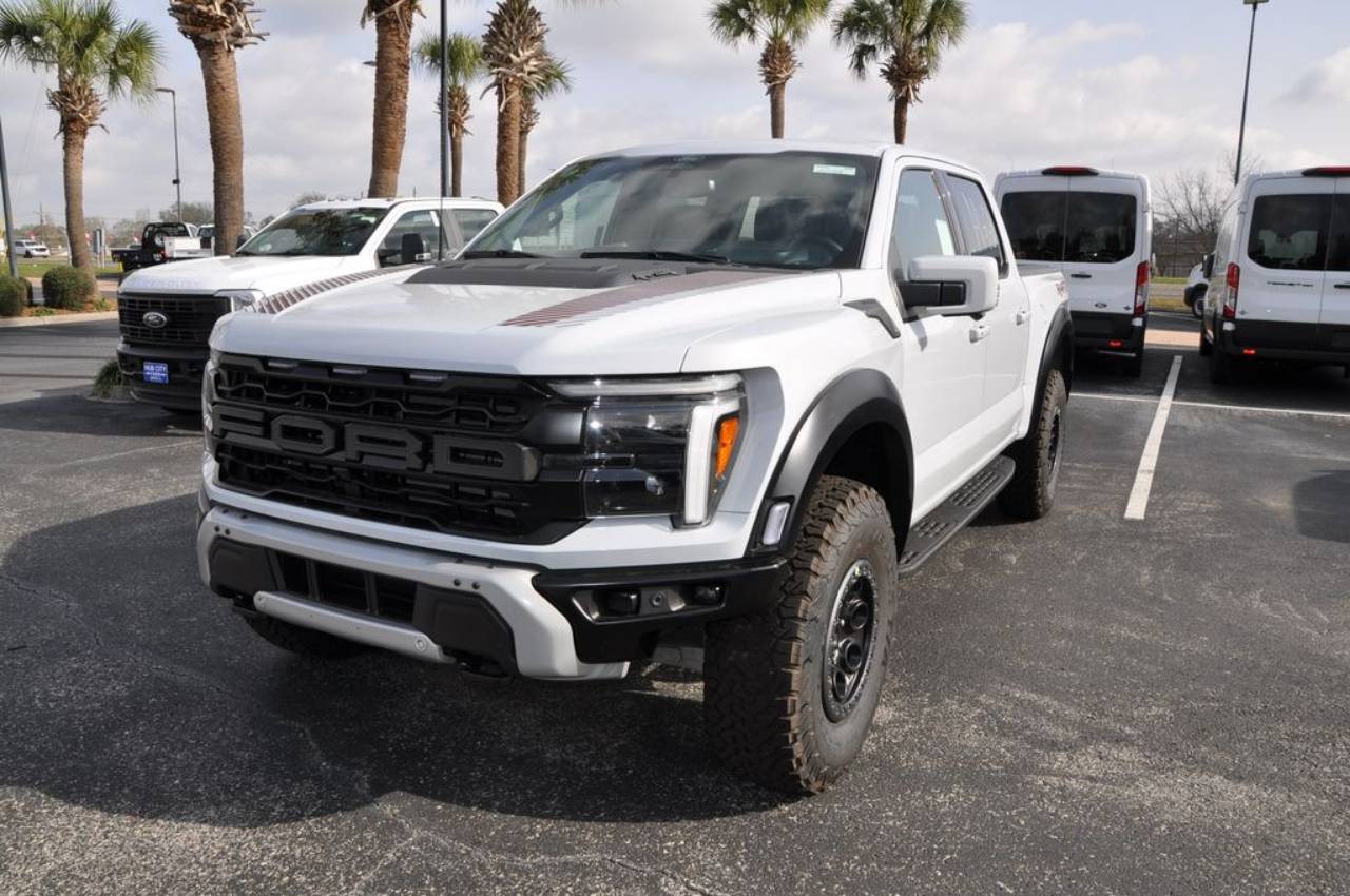 2025 Ford F-150 Raptor's photo
