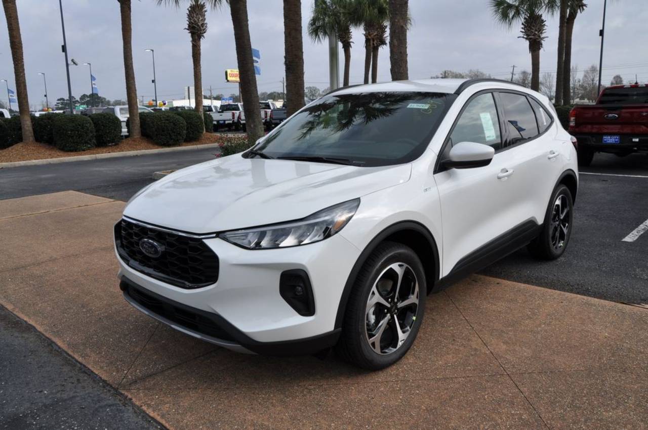 2026 Ford Escape ST-Line Select's photo