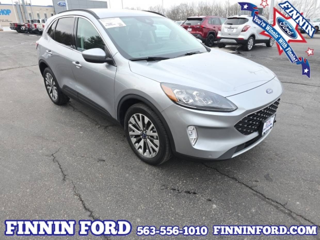 2022 Ford Escape Titanium's photo