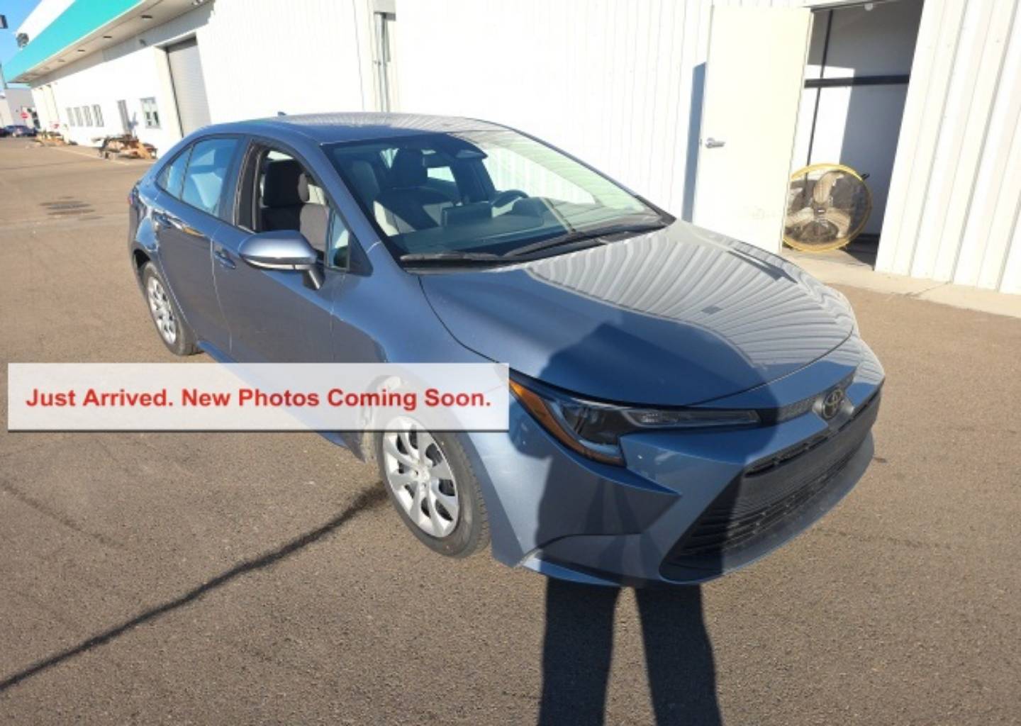 2023 Toyota Corolla LE's photo