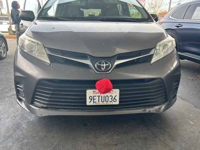 2020 Toyota Sienna LE