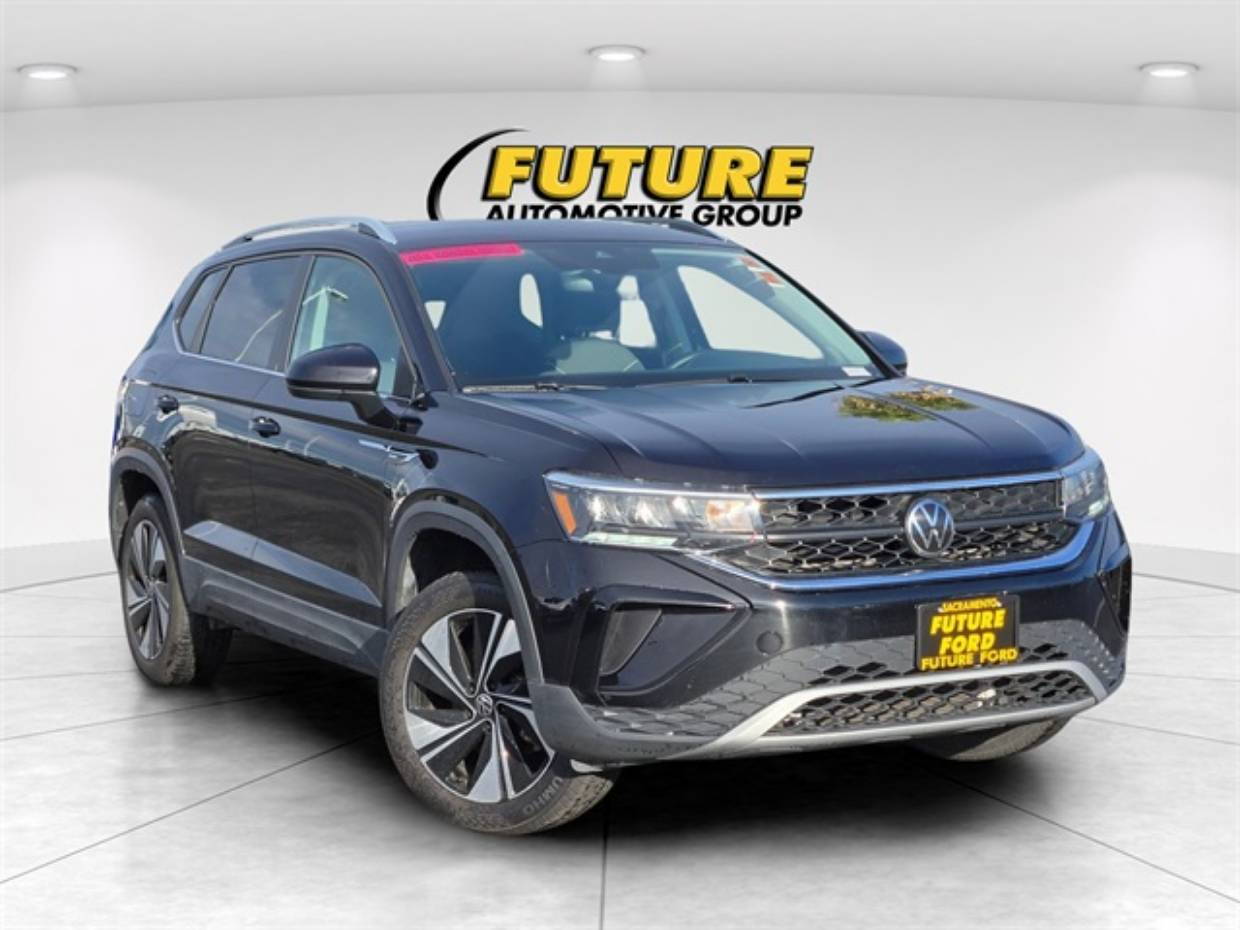 2024 Volkswagen Taos SE's photo