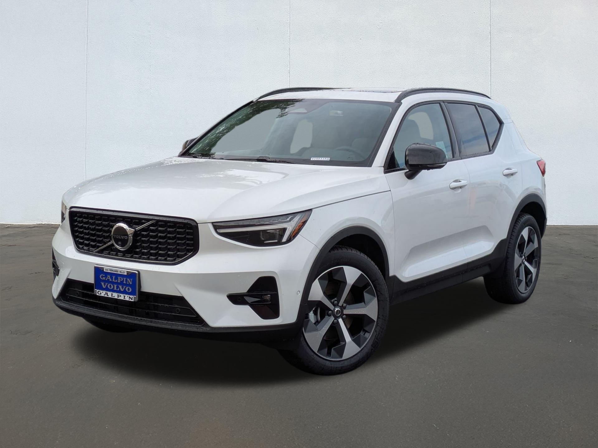 New 2026 Volvo XC40 B5 Plus Dark