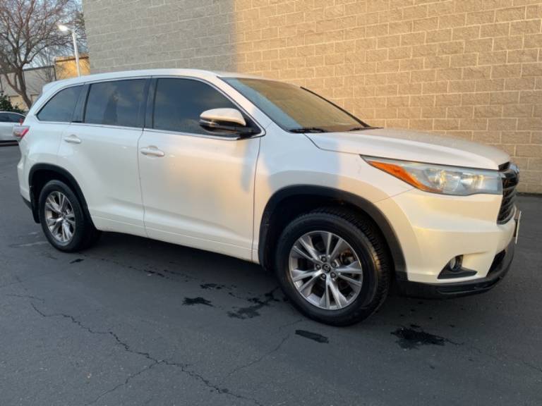 2016 Toyota Highlander LE Plus V6