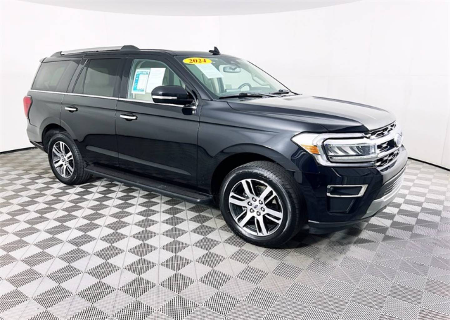 2024 Ford Expedition Limited's photo