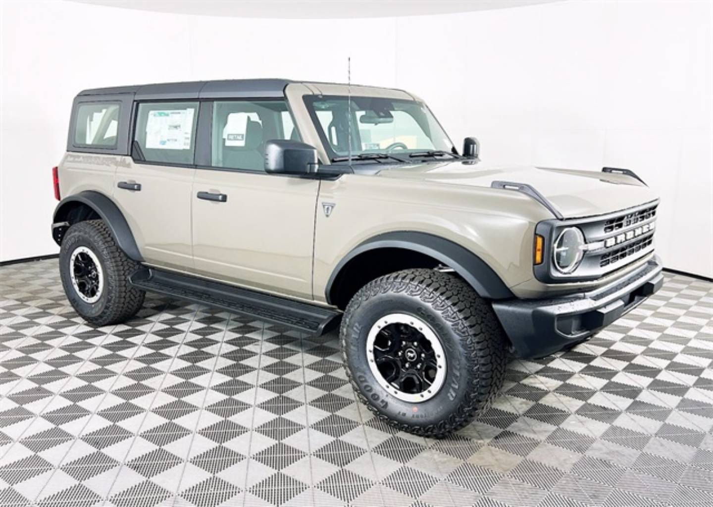 2025 Ford Bronco 4-Door Base's photo