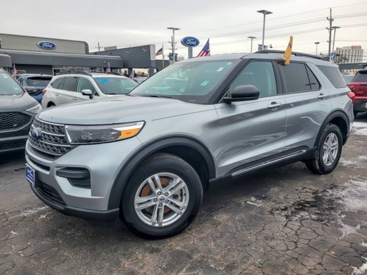 2023 Ford Explorer XLT's photo