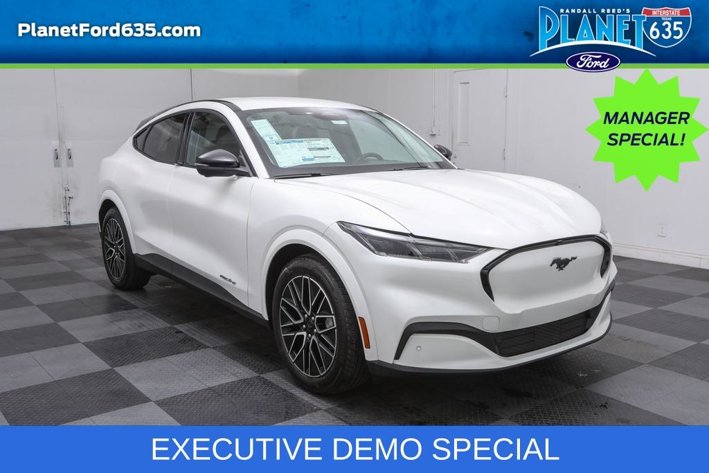 2025 Ford Mustang-Mach-e Premium's photo