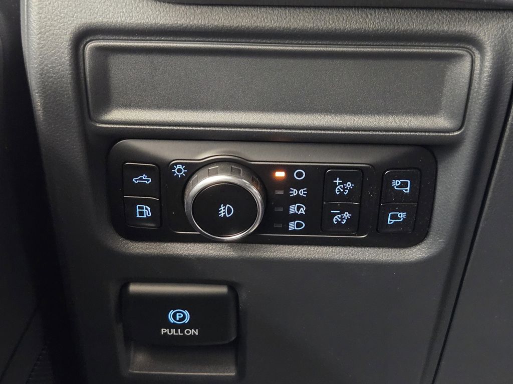 2025 Ford F-150 XLT - Photo 36