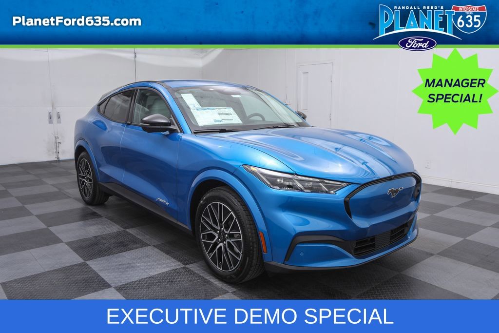 2025 Ford Mustang-Mach-e Premium's photo