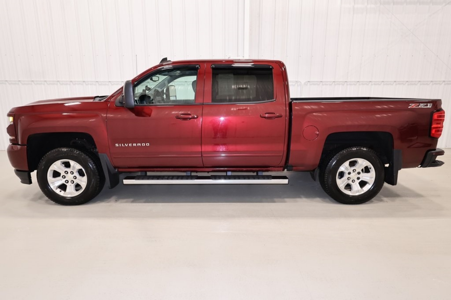 Used 2016 Chevrolet Silverado 1500 LT with VIN 3GCUKREC5GG180410 for sale in Canfield, OH