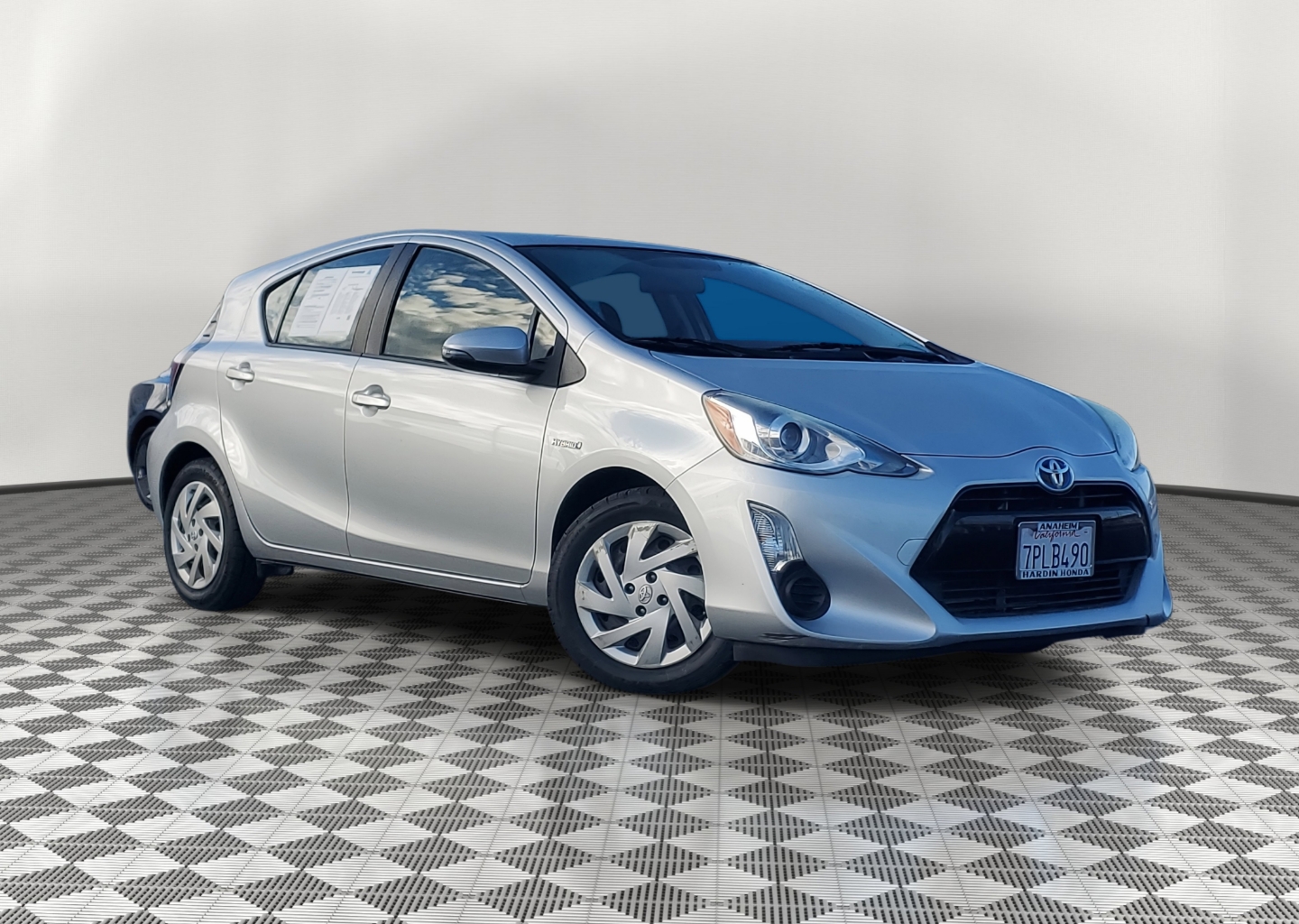 2015 Toyota Prius c Four's photo