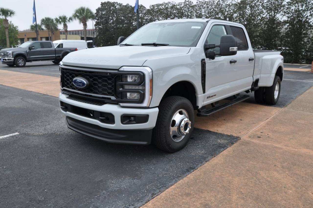 2026 Ford F-350 Base's photo