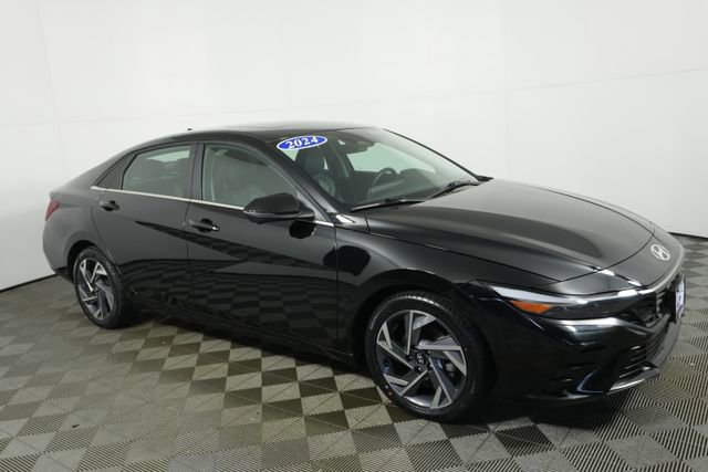 2024 Hyundai Elantra Limited's photo