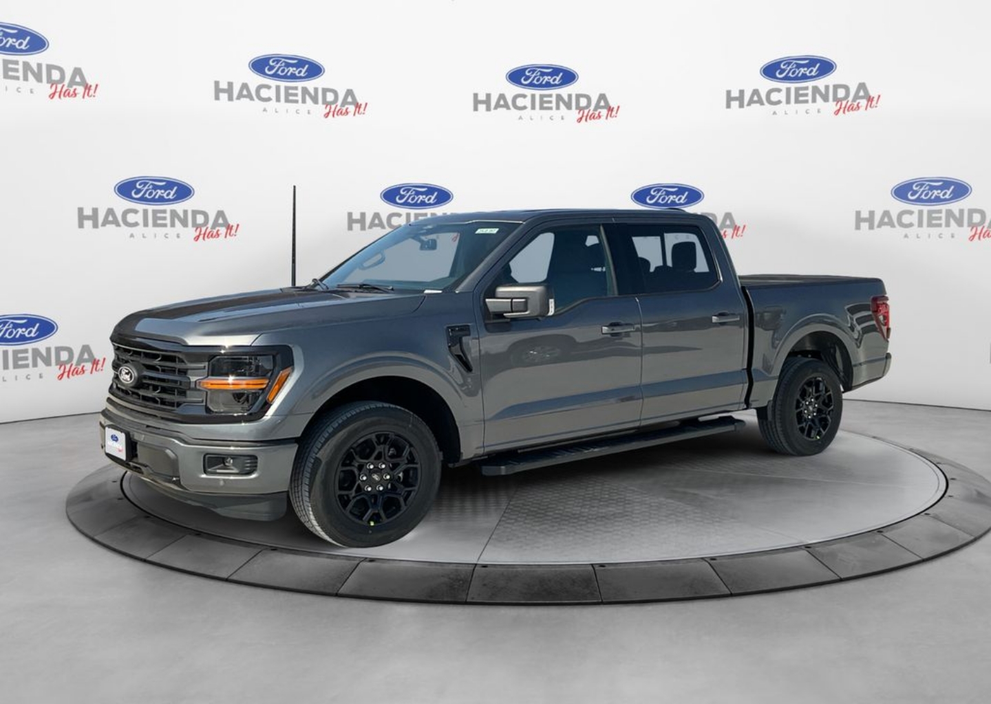 2025 Ford F-150 XLT's photo