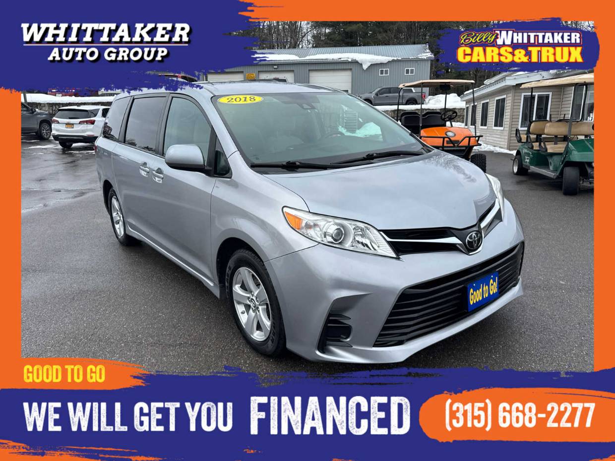 2018 Toyota Sienna LE's photo
