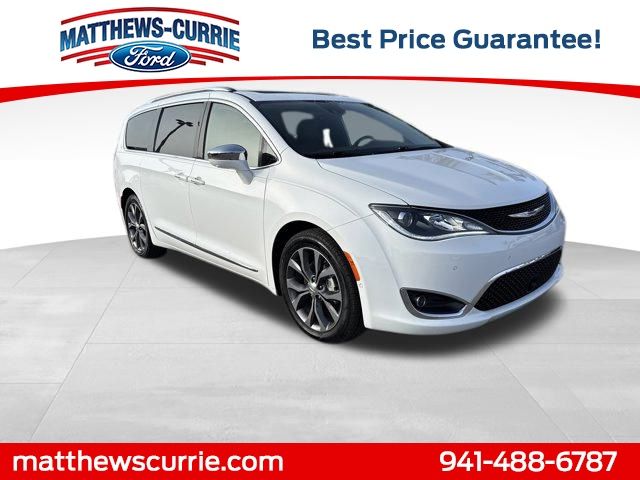 2018 Chrysler Pacifica Limited's photo