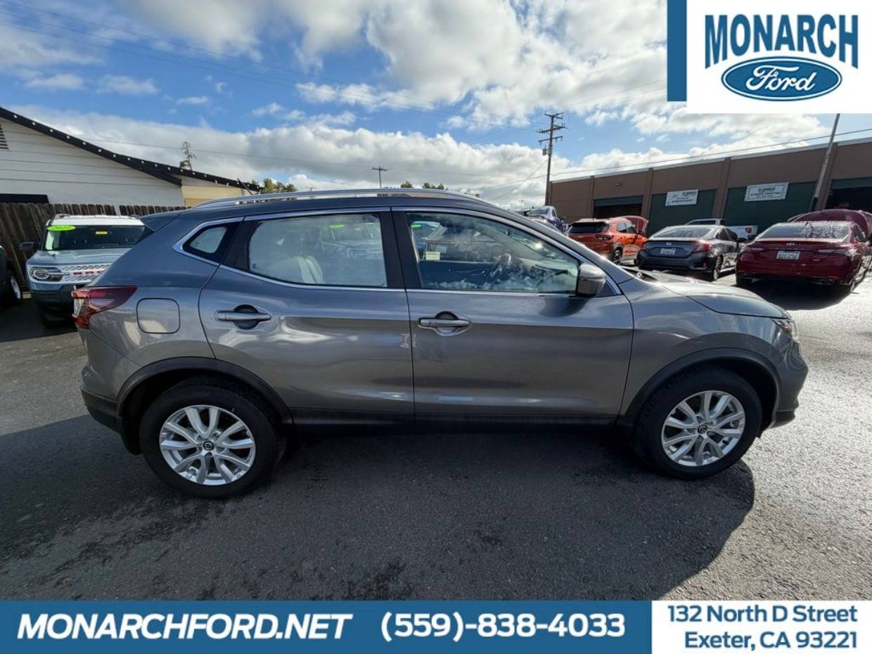 2022 Nissan Rogue Sport SV's photo