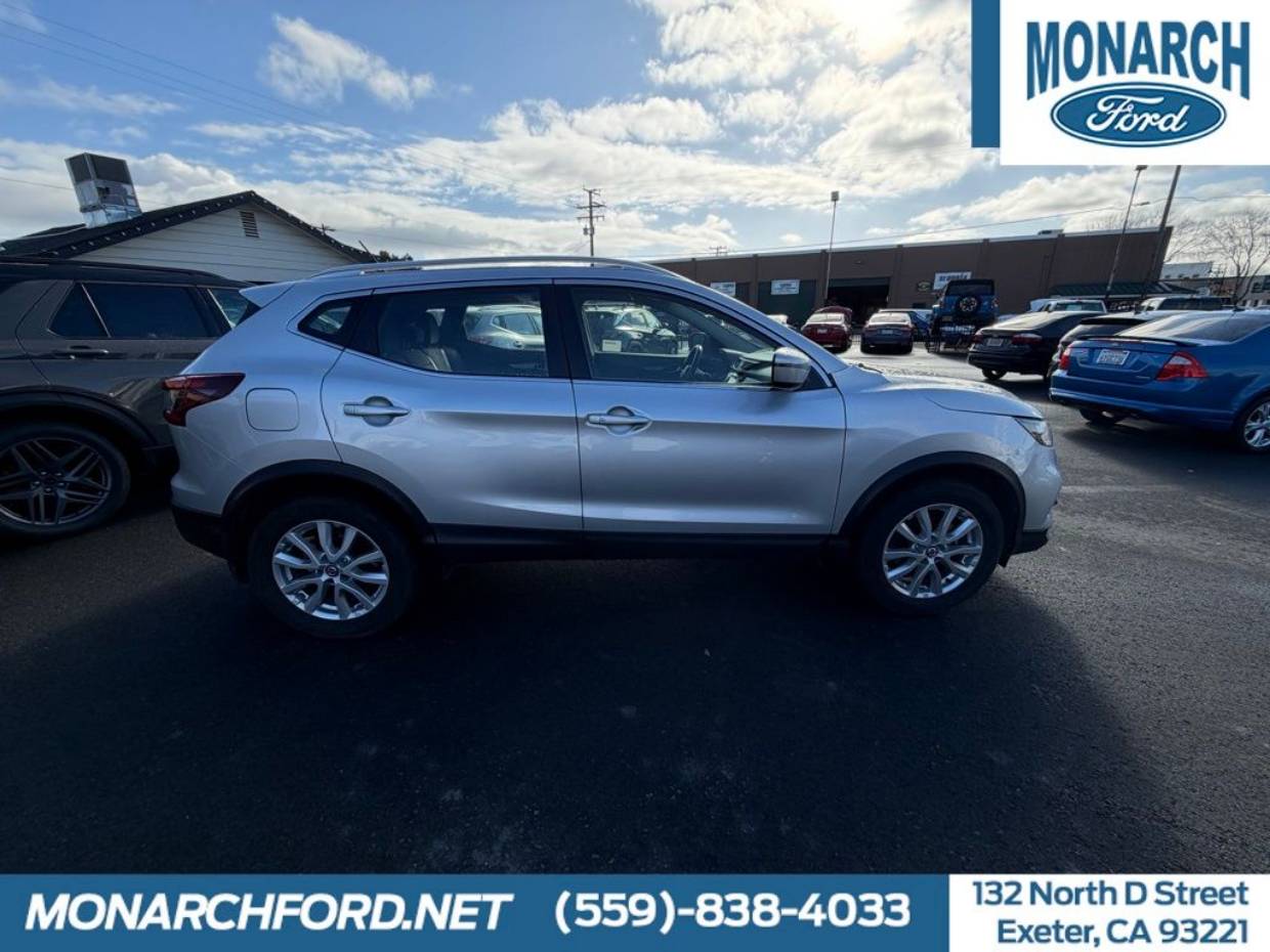 2022 Nissan Rogue Sport SV's photo