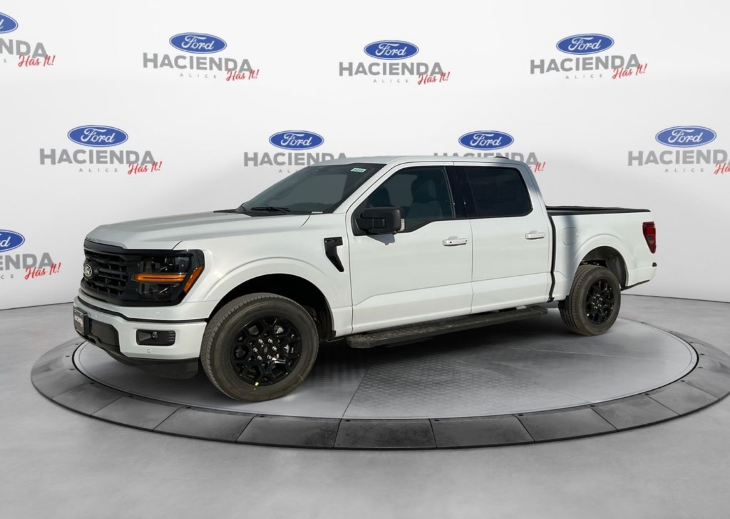 2025 Ford F-150 XLT's photo