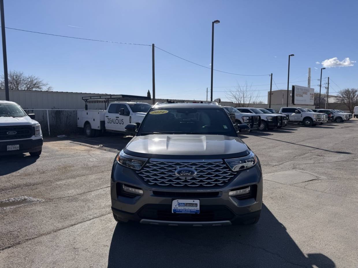 2024 Ford Explorer Platinum's photo