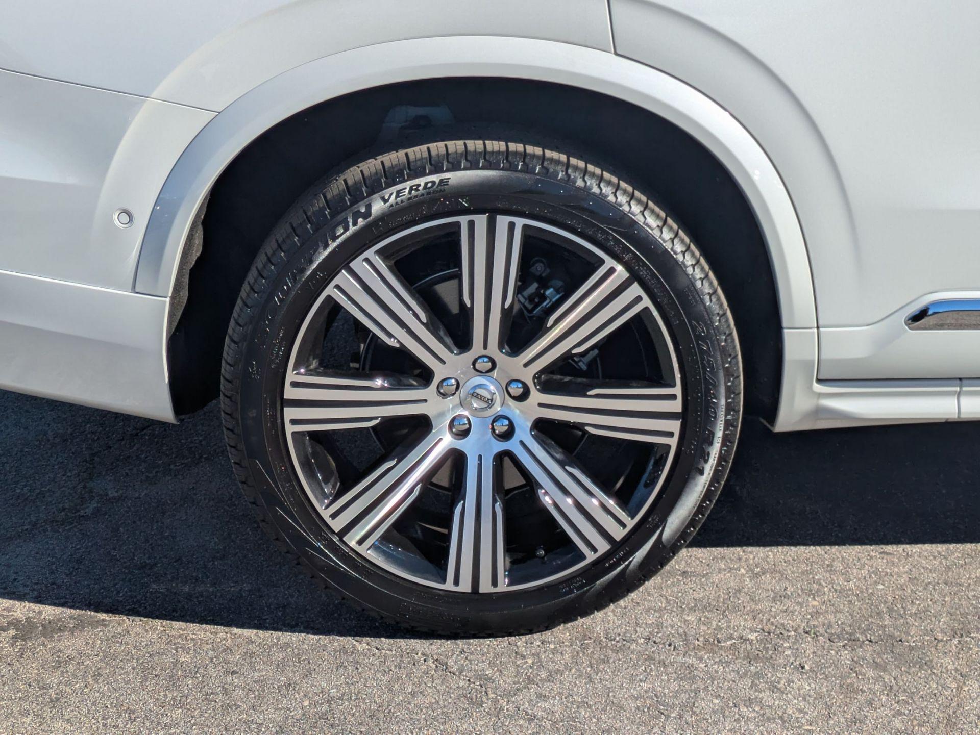 2025 Volvo XC90 Plus's photo