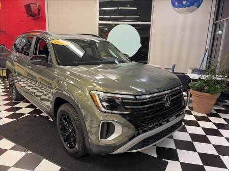 2024 Volkswagen Atlas 2.0T Peak Edition SE w/Technology