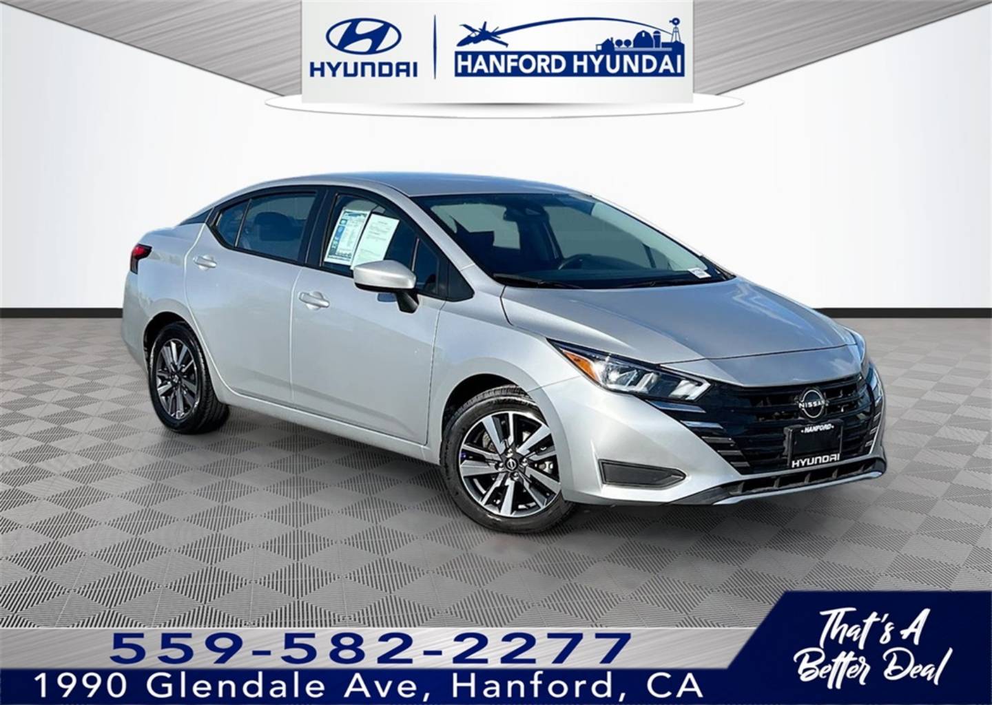 2023 Nissan Versa SV's photo