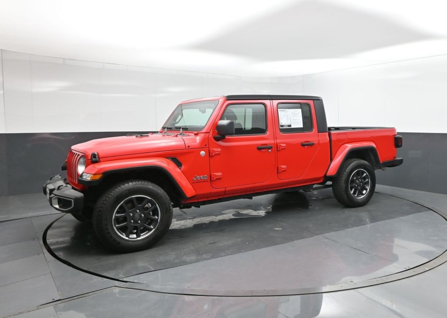 2023 Jeep Gladiator Overland's photo