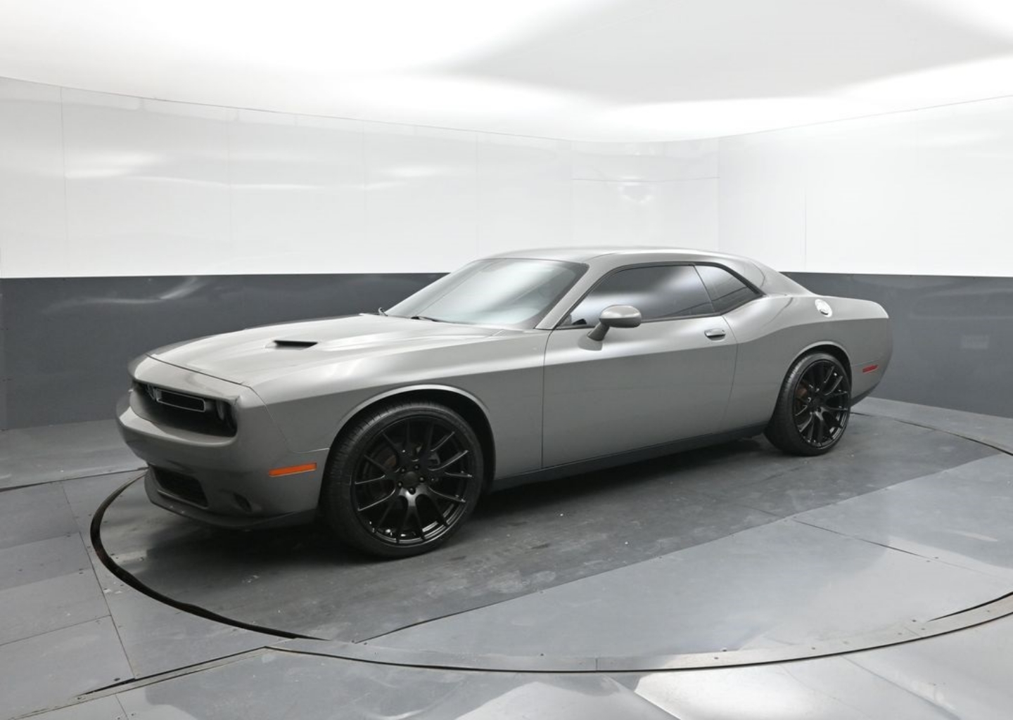 2017 Dodge Challenger SXT's photo